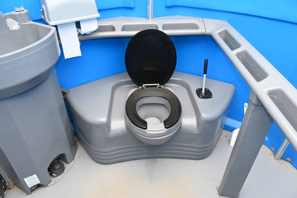 Best Luxury portable toilet rental  in Amherst, WI